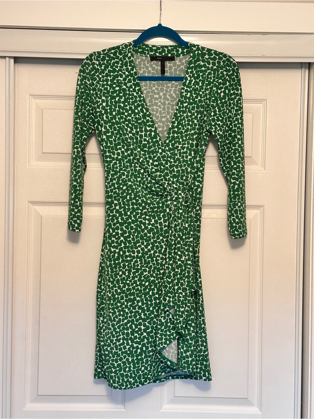 BCBGMaxAzria Green and White Geometric Wrap Dress